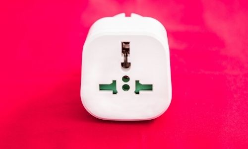 Using a Travel Adapter to Charge Laptop’s Battery